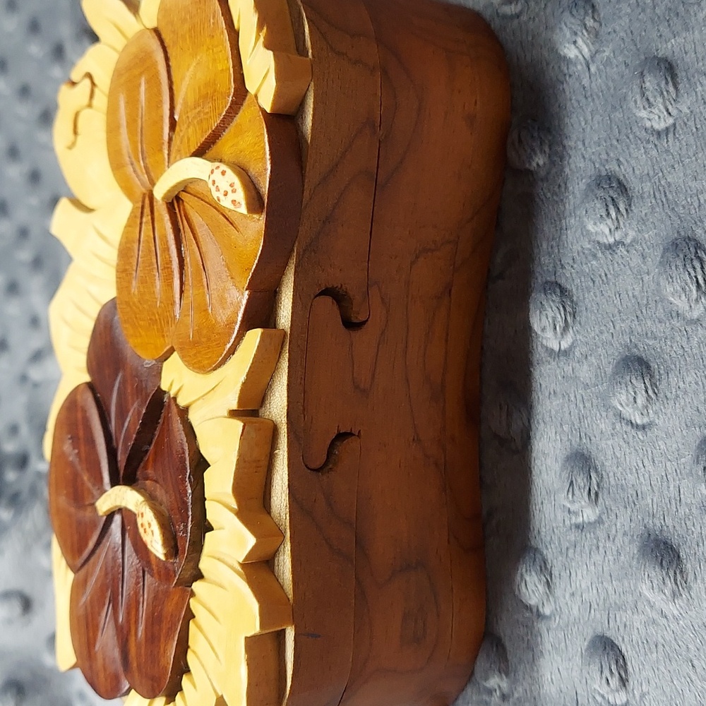 Hand Carved Wood Puzzle Jewelry Box Hibiscus Flowers Red Velvet Inside vintage - Picture 6 of 10